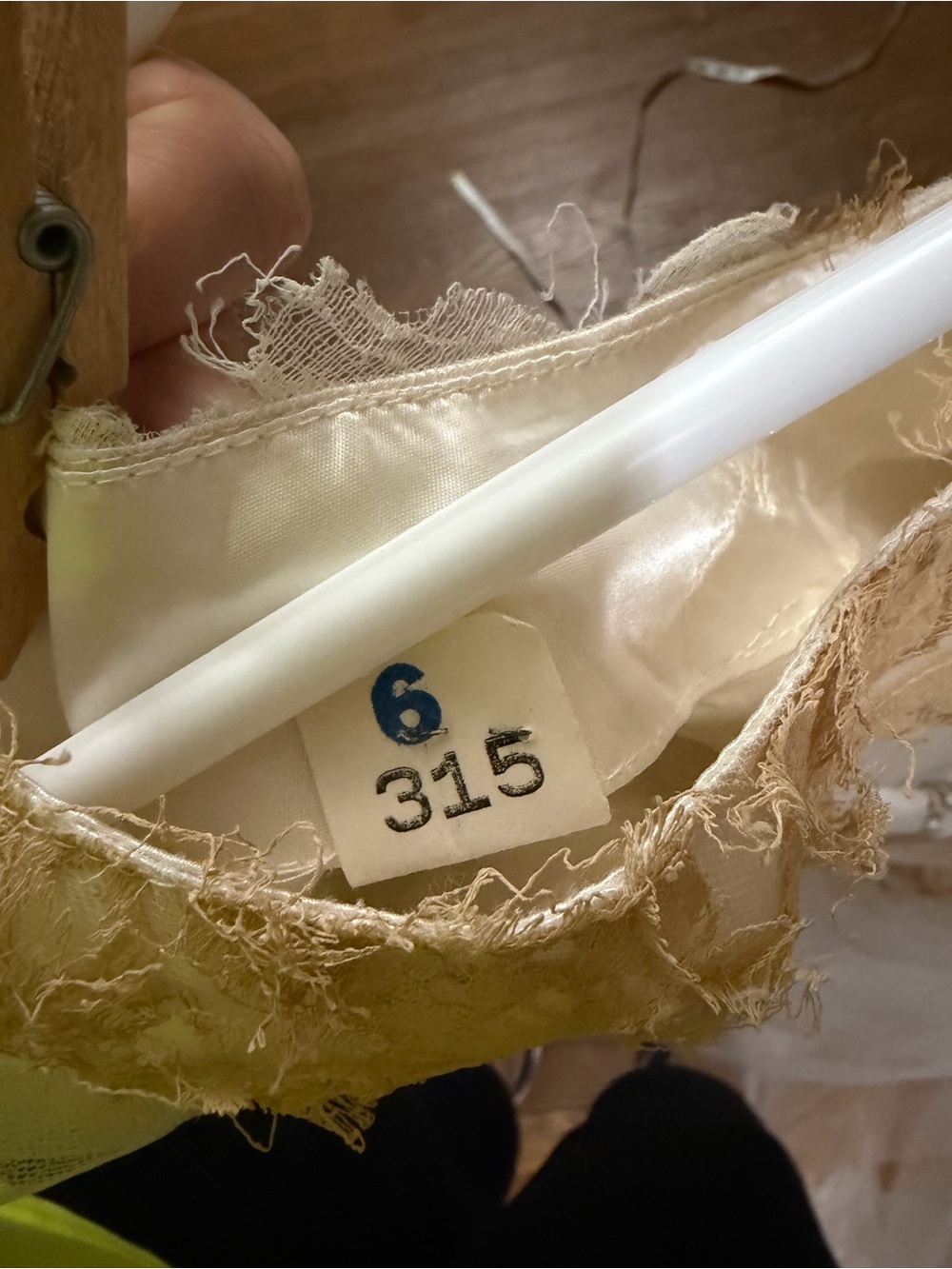 Vintage wedding dress with matching gloves and headpiece - Picture 4 of 8